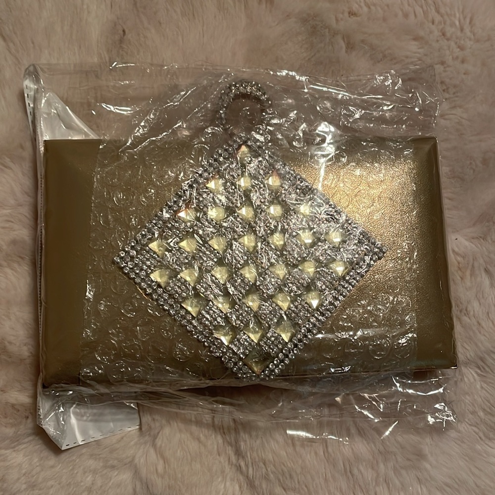 Nina’s Collection Canada gold clutch with chain NWT. - Picture 11 of 13